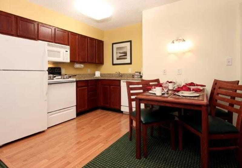 Residence Inn Houston North Экстерьер фото